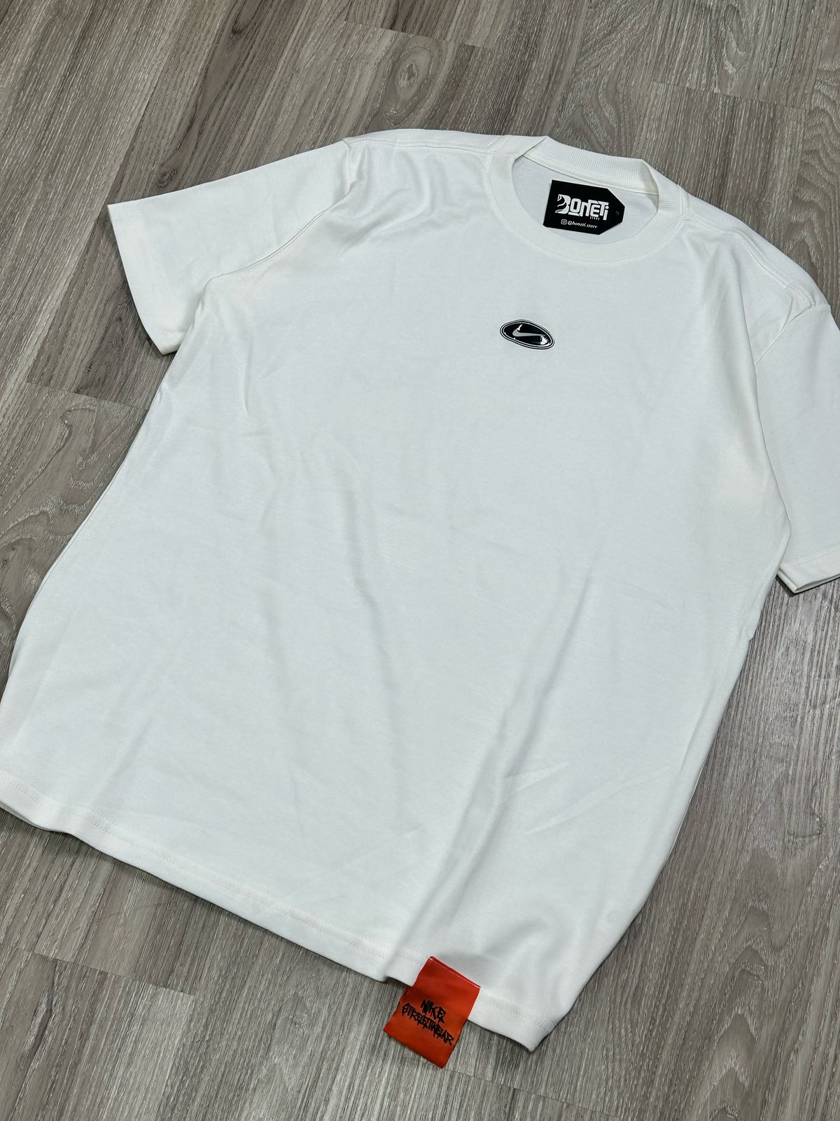 CAMISETA NK FIT TEE ESSENTIALS TAG - OFFWHITE