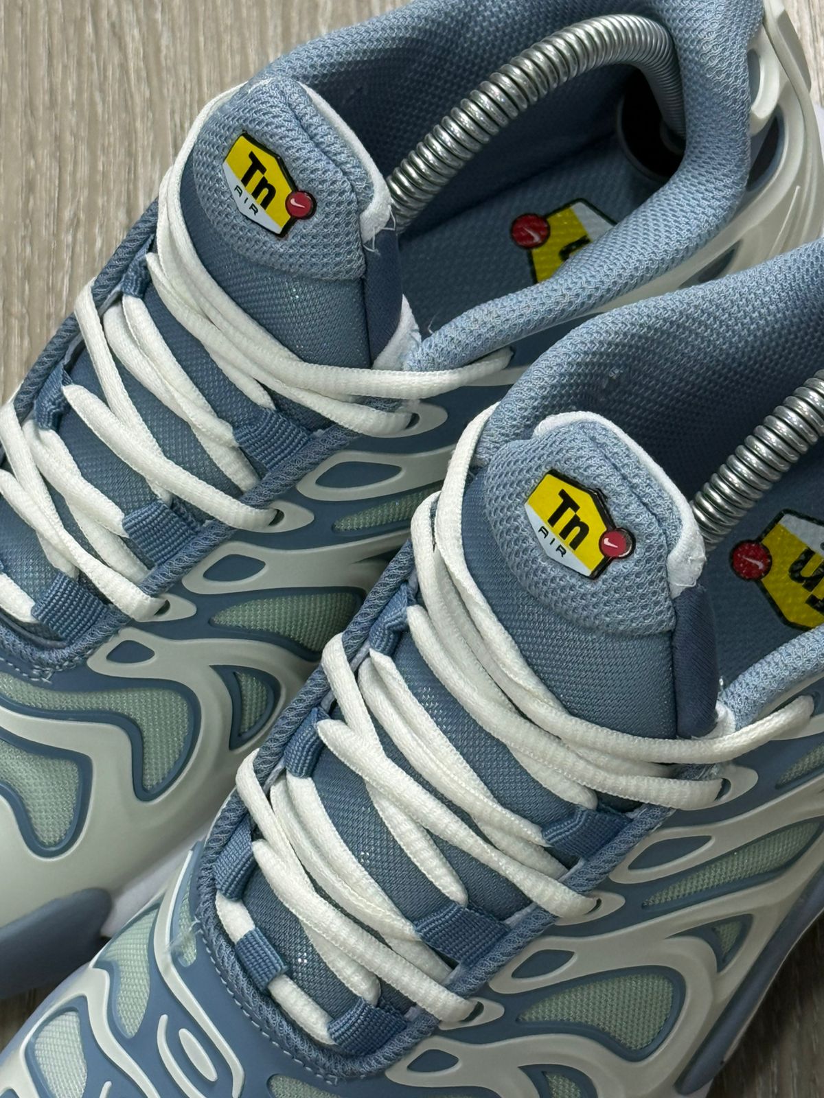 TÊNIS NK AIR MAX PLUS TN DRIFT - BABY BLUE