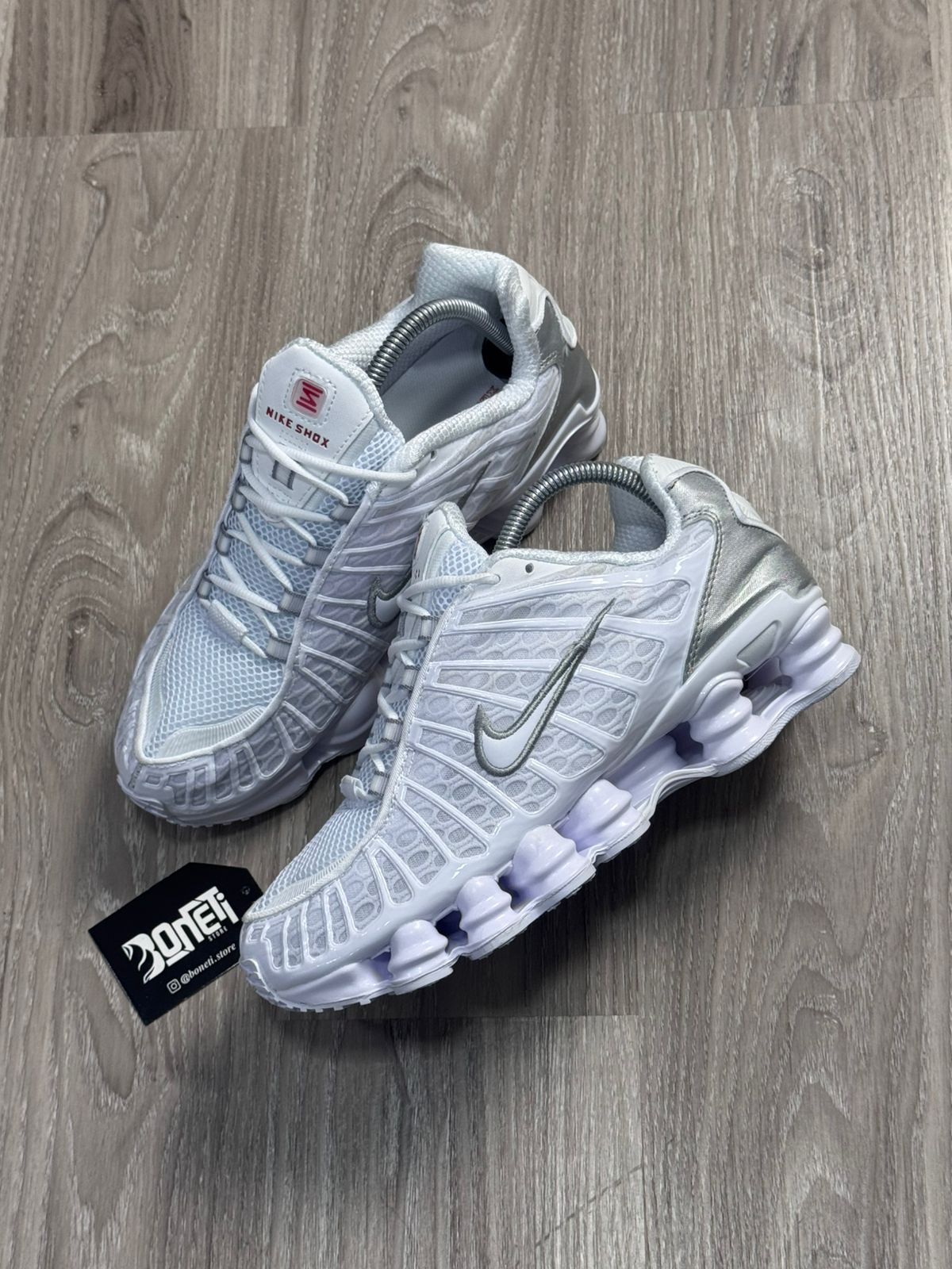 TÊNIS NK SHOX 12 MOLAS - TRIPLE WHITE