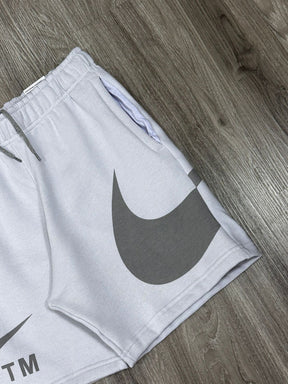 SHORTS MOLETOM NK BIG SWOOSH TM - GELO