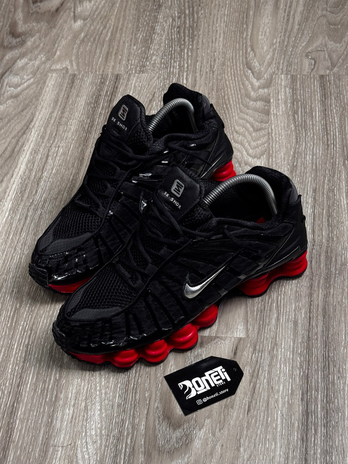 TÊNIS NK SHOX TL 12 MOLAS X SKEPTA - BLACK RED