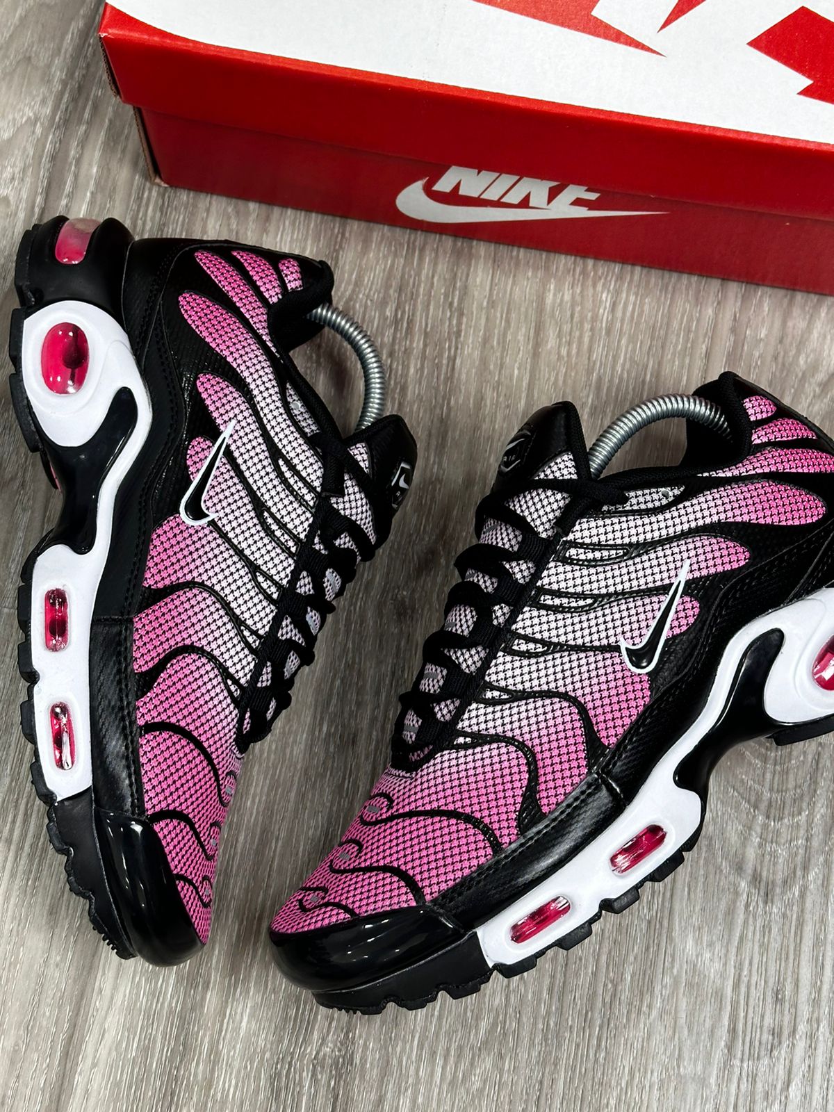 TÊNIS NK AIR MAX PLUS TN SUNSET PULSE