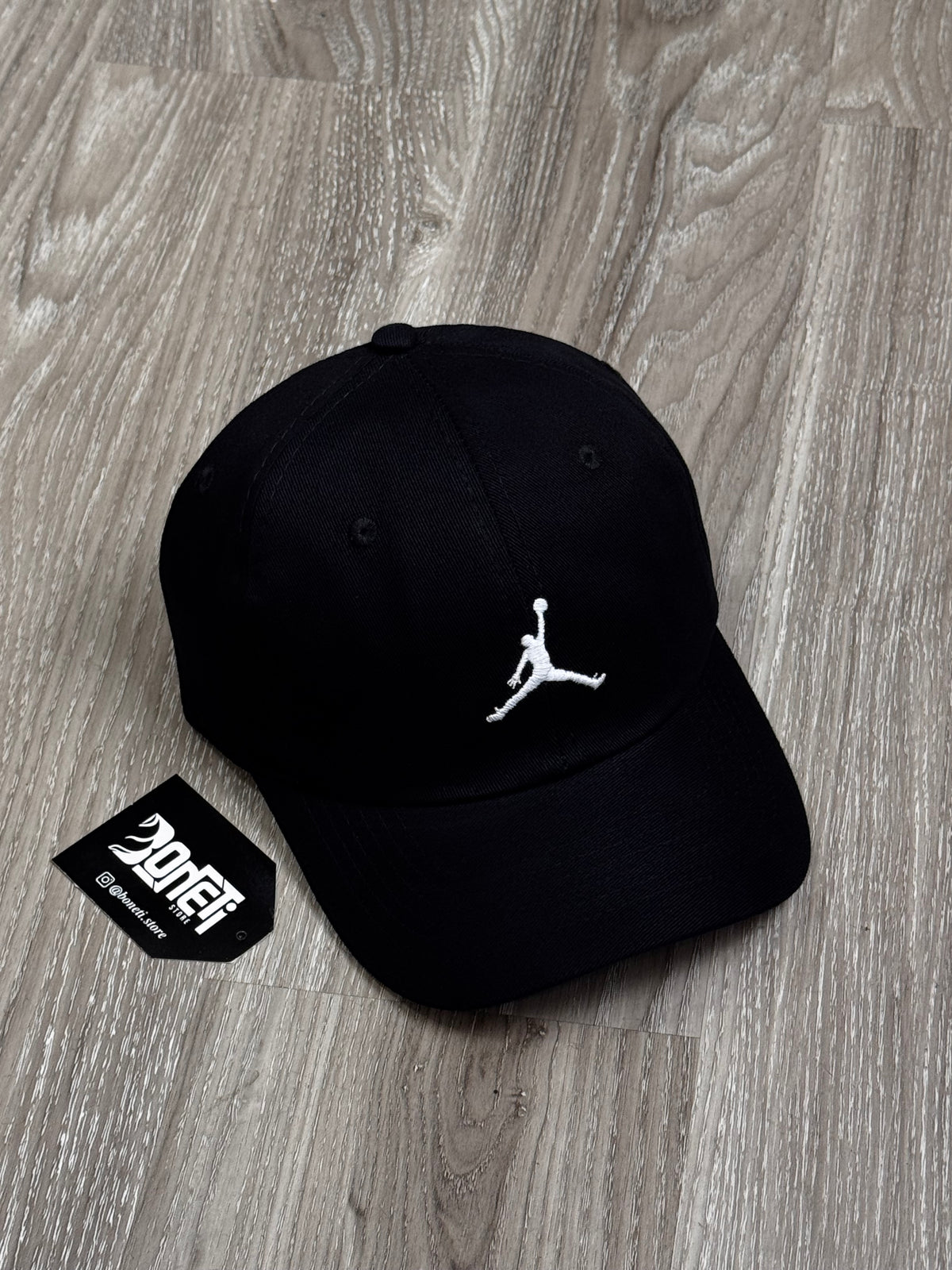 BONÉ JORDAN CLUB - PRETO LOGO BRANCA