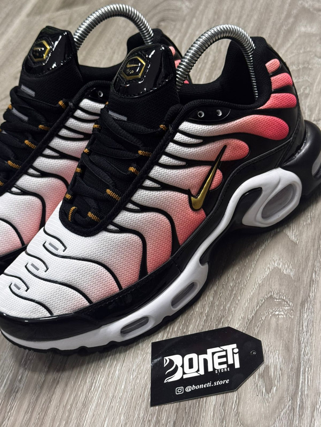 TÊNIS NK AIR MAX PLUS TN - SISTERHOOD