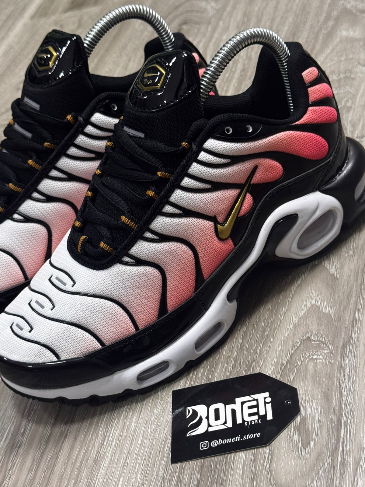 TÊNIS NK AIR MAX PLUS TN - SISTERHOOD