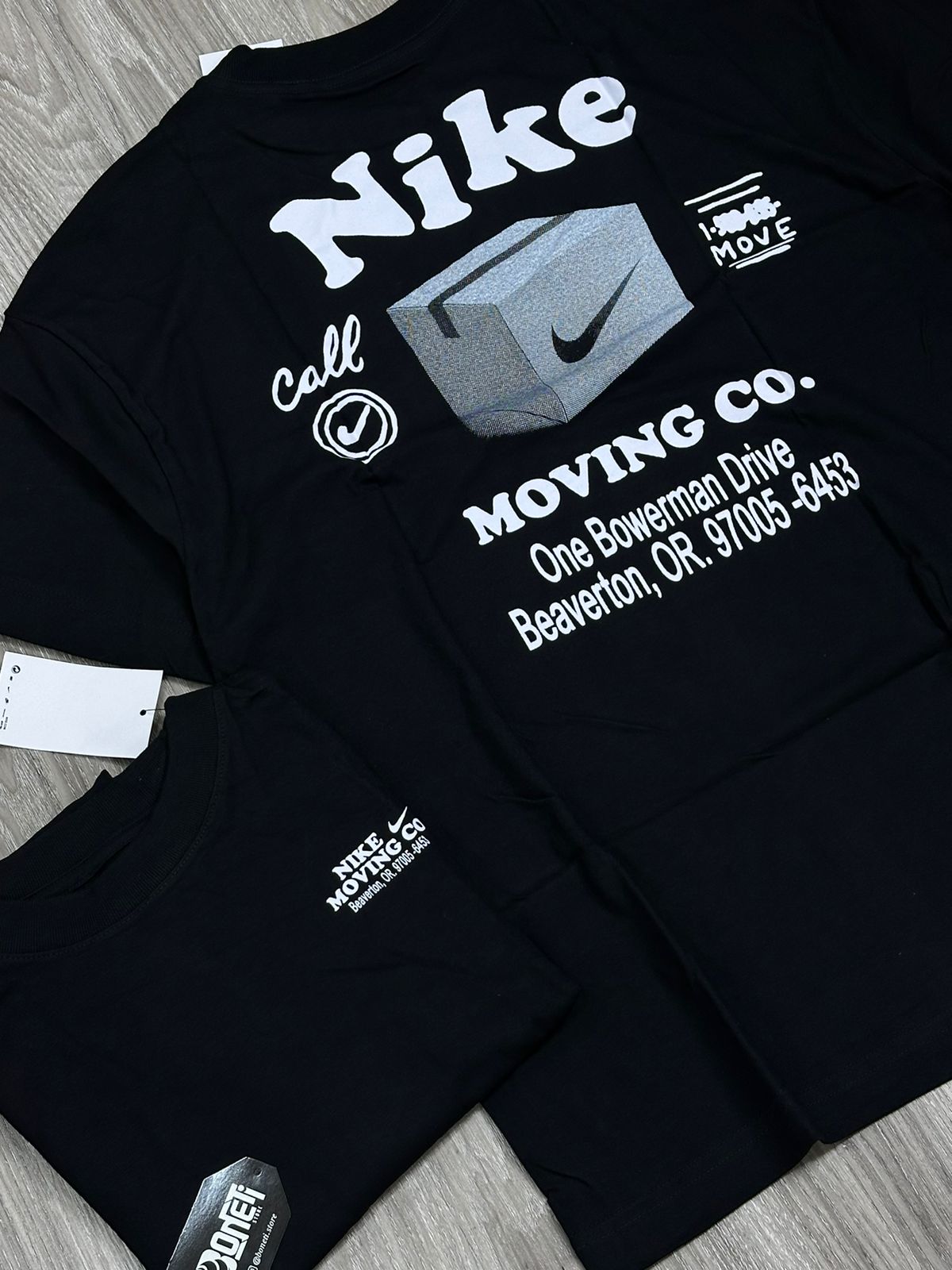 CAMISETA OVERSIZED NK MOVING CO - PRETA