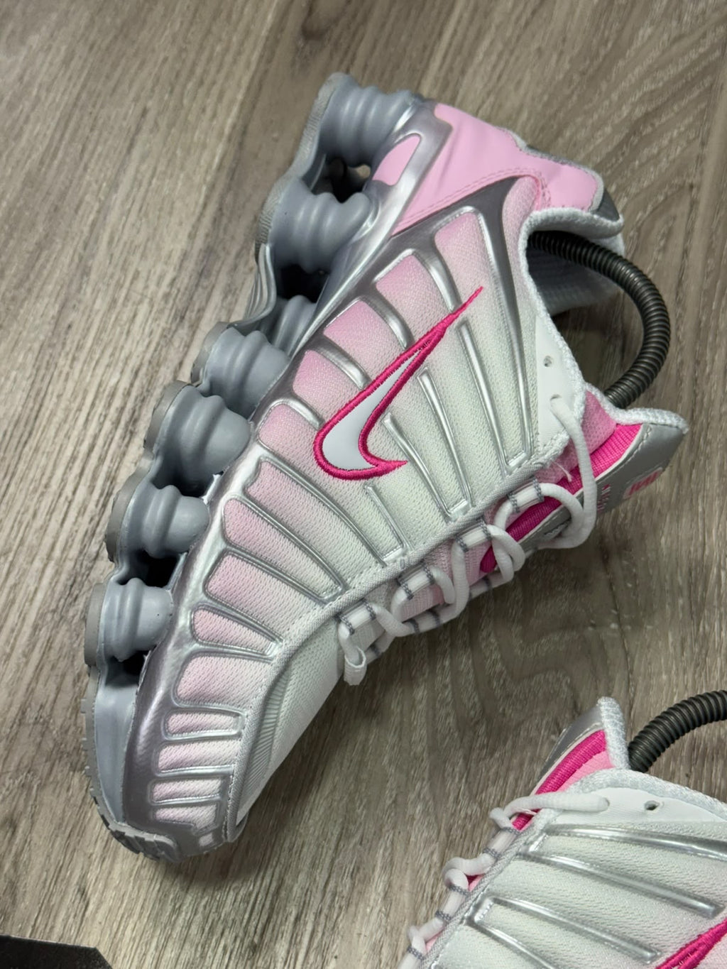 TÊNIS NK SHOX TL 12 MOLAS - METALLIC PLATINUM PINK FOAM