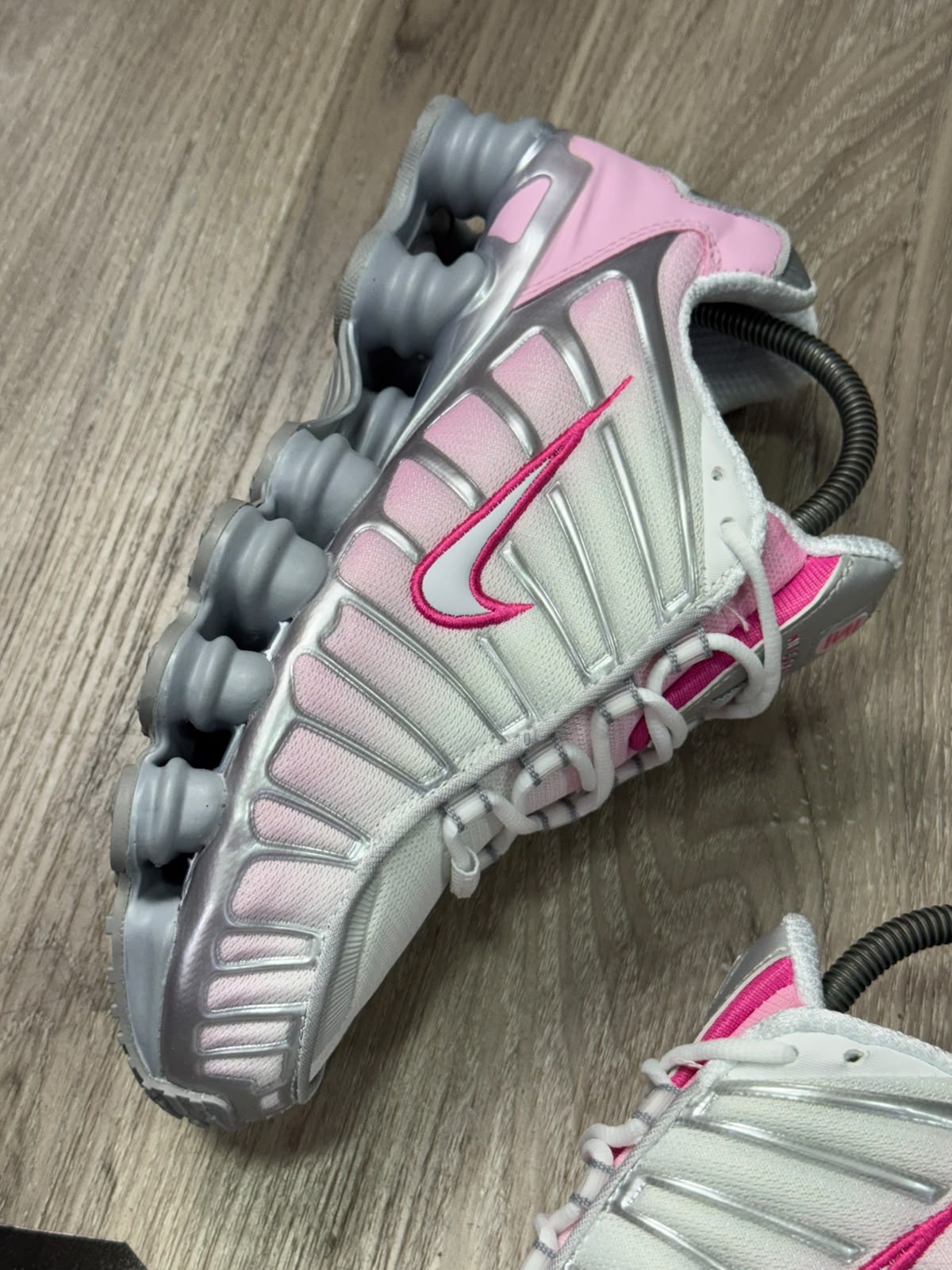 TÊNIS NK SHOX TL 12 MOLAS - METALLIC PLATINUM PINK FOAM