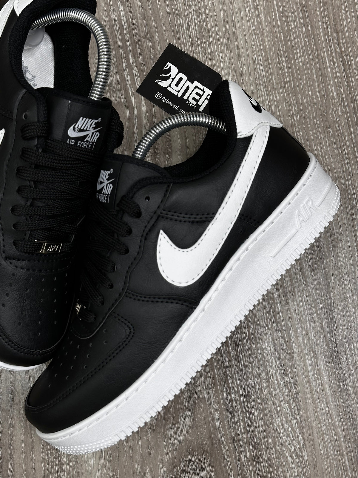 TÊNIS NK AIR FORCE 1 - PRETO E BRANCO