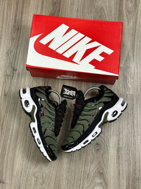 TÊNIS NK AIR MAX PLUS TN - BLACK OLIVE