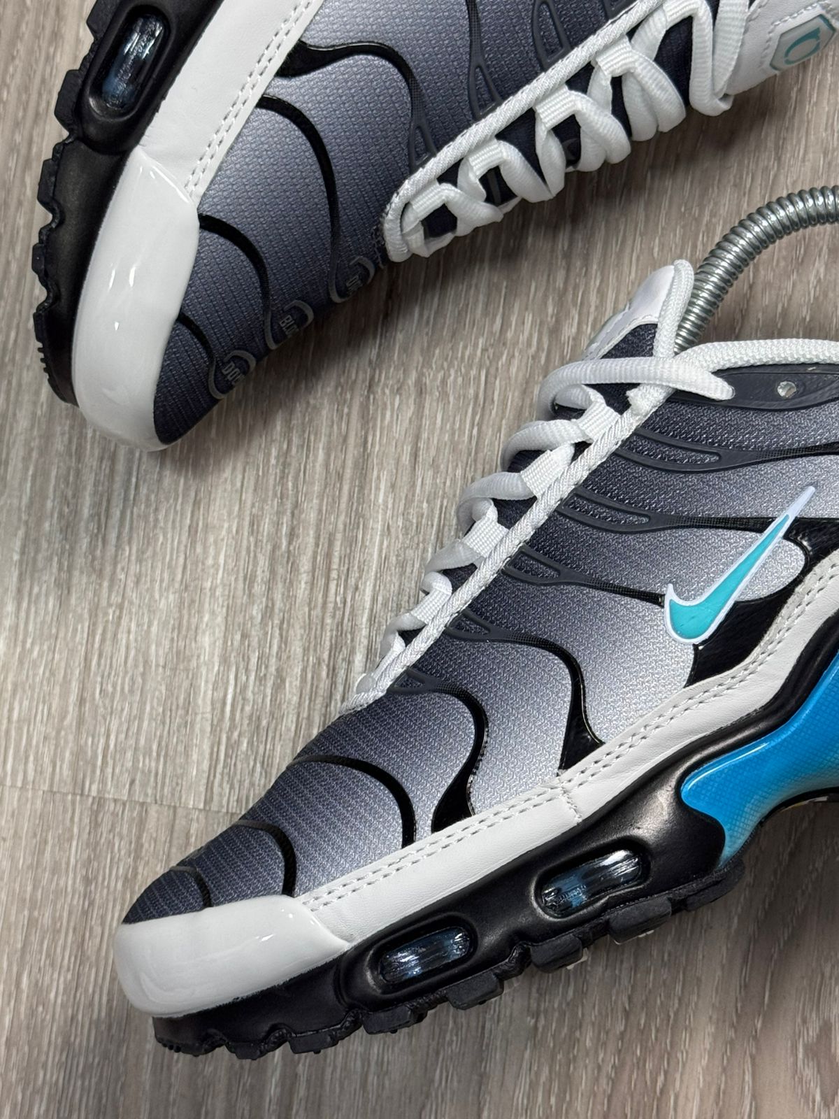 TÊNIS NK AIR MAX PLUS TN - ONE BLOCK DOWN