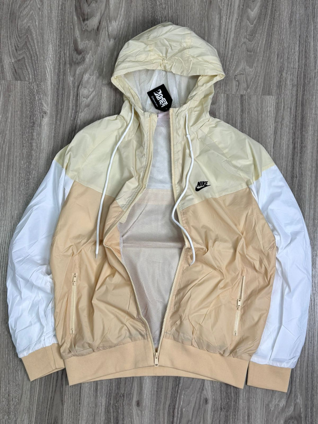 CORTA VENTO NK WINDRUNNER - SALMON E BRANCO