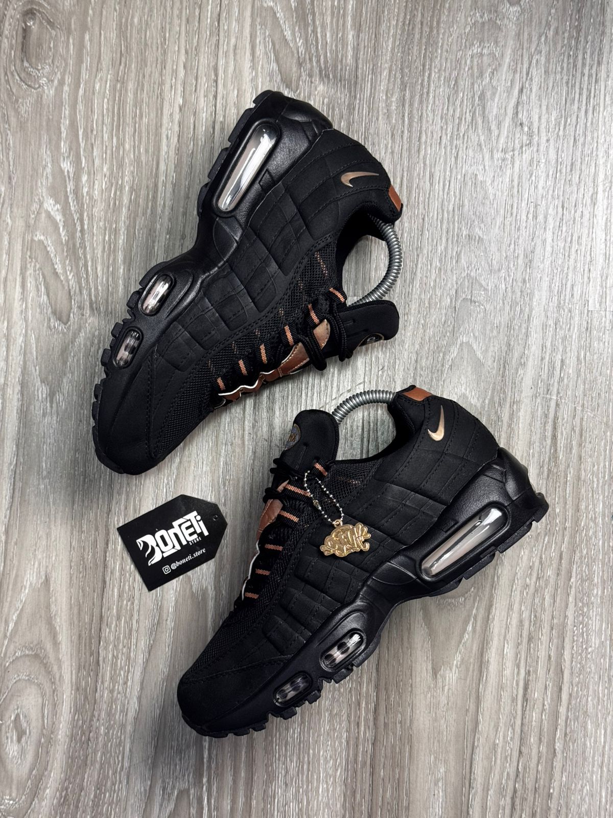 TÊNIS NK AIR MAX 95 X SYNA - BLACK GOLD