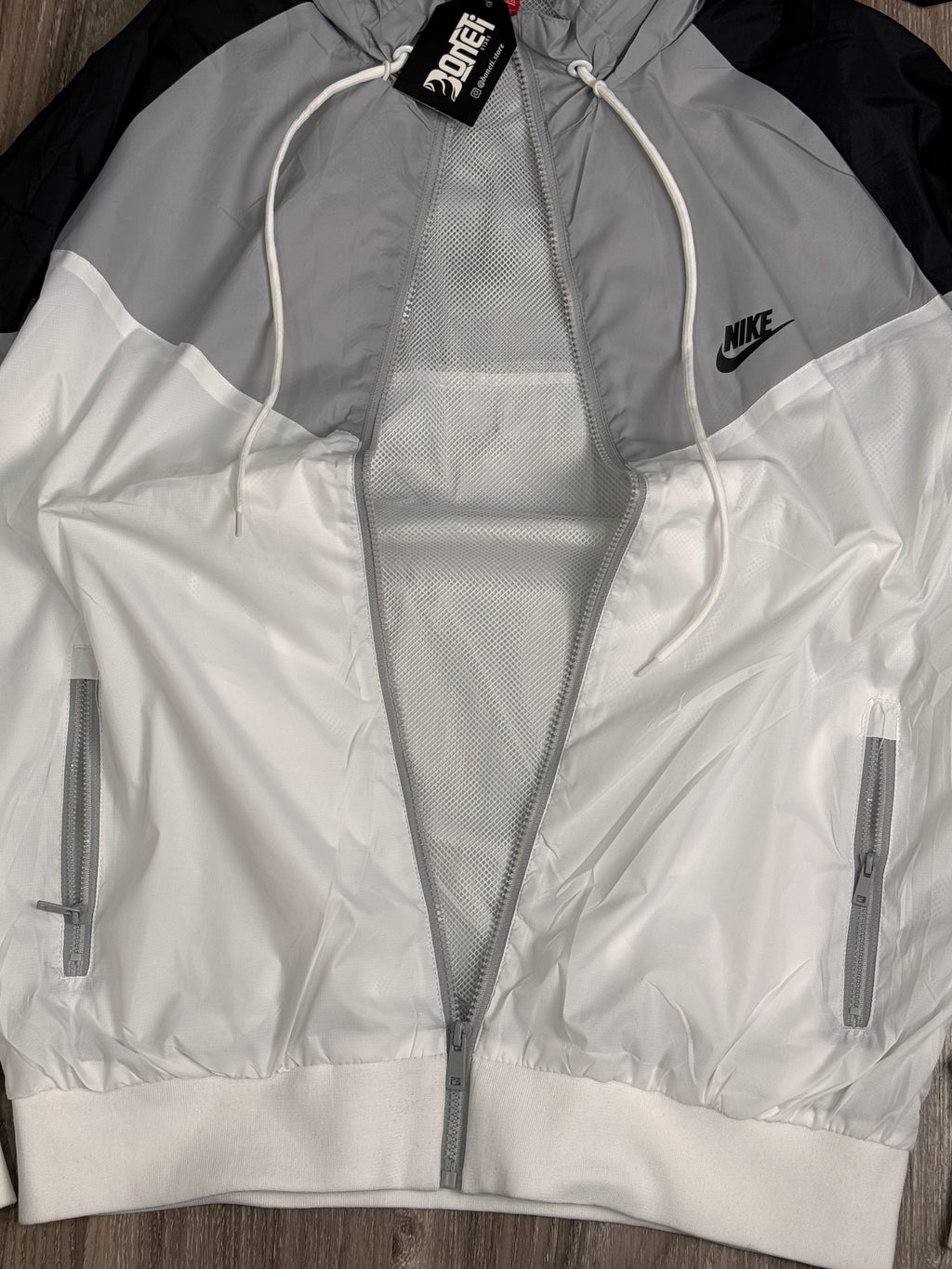 CORTA VENTO NK WINDRUNNER - BRANCO/CINZA
