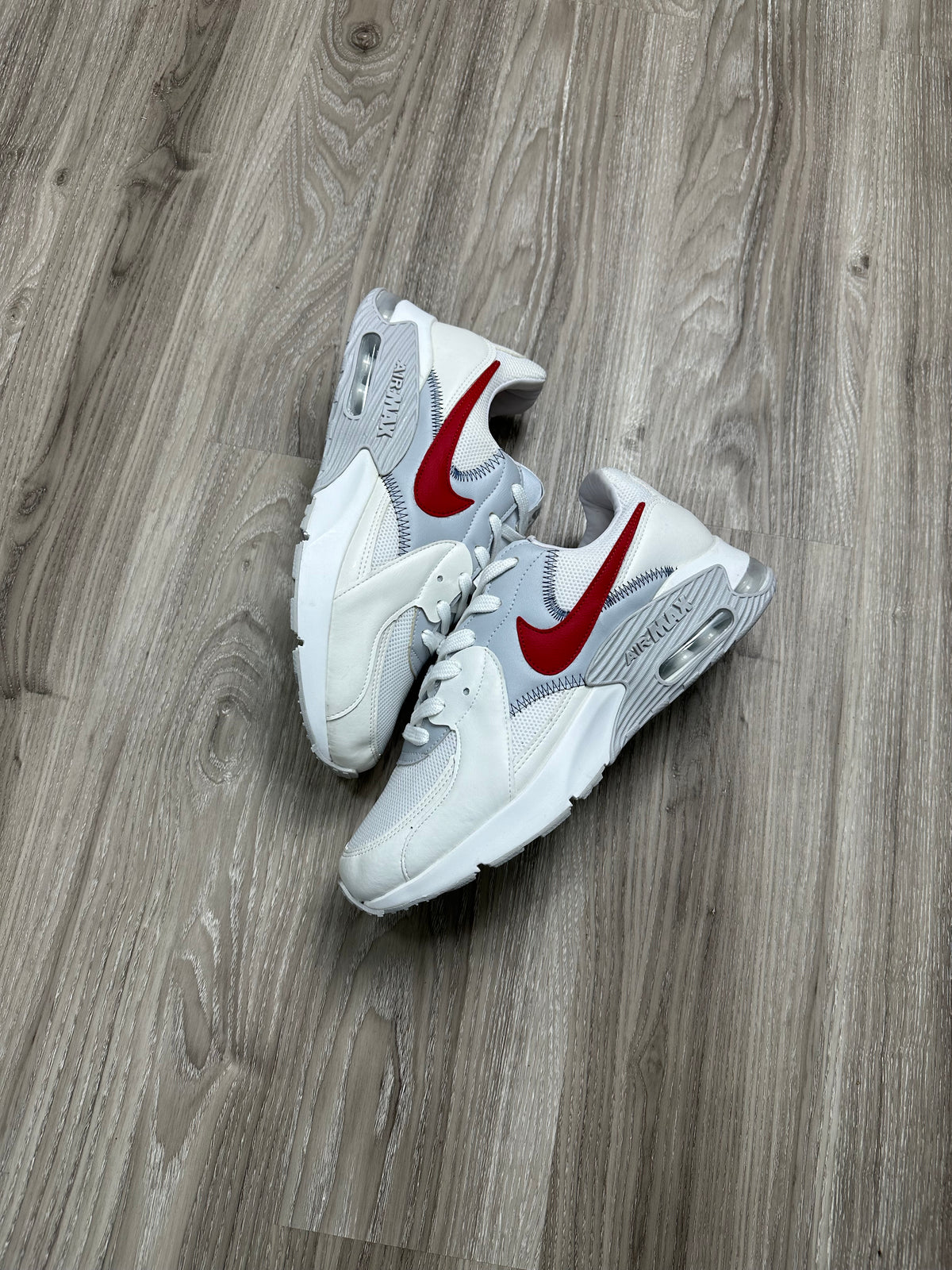 TÊNIS NIKE AIR MAX EXCEE - BRANCO/VERMELHO