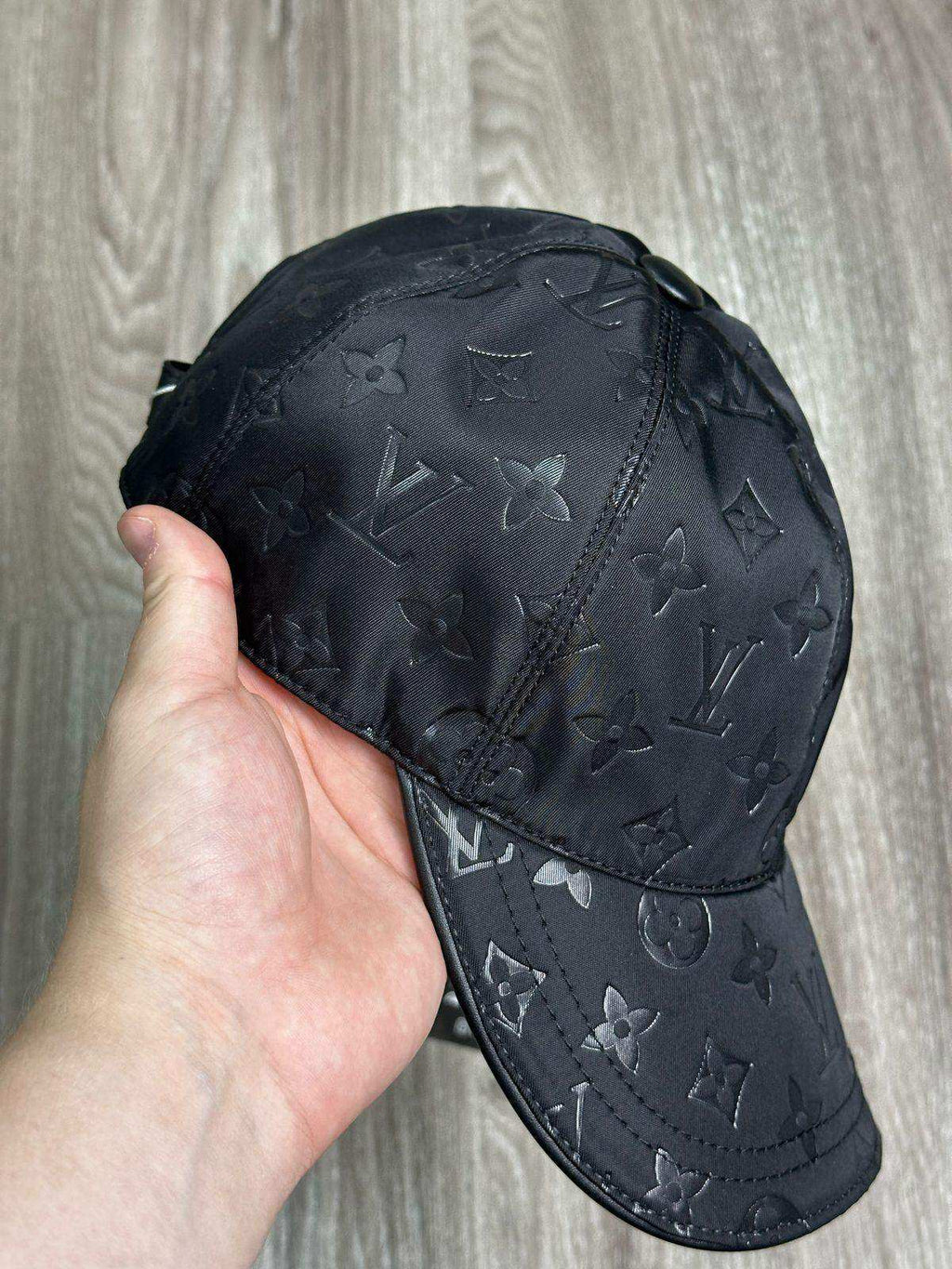 BONÉ LV MONOGRAM PRETO