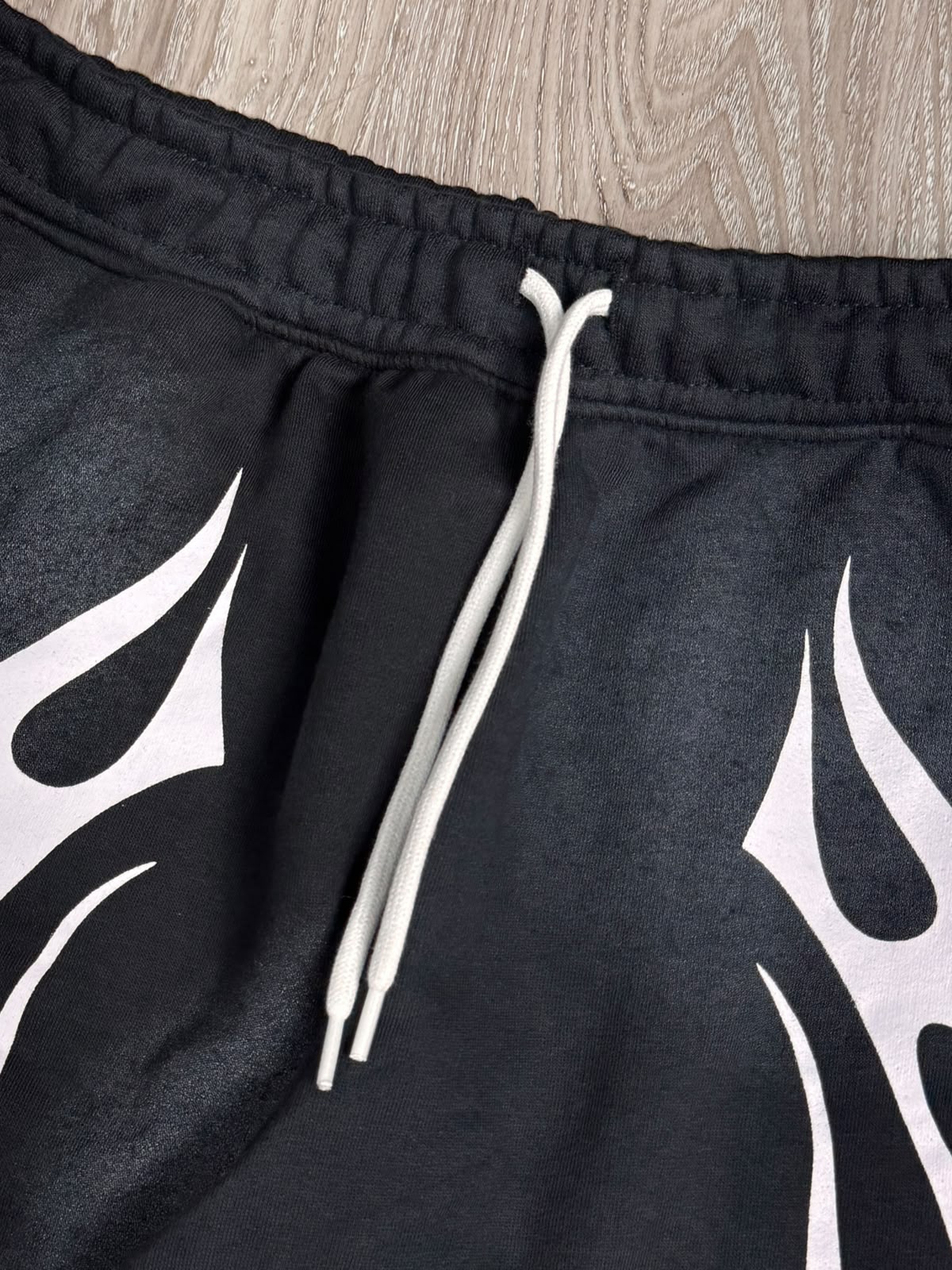SHORTS MOLETOM HELLSTAR - PRETO