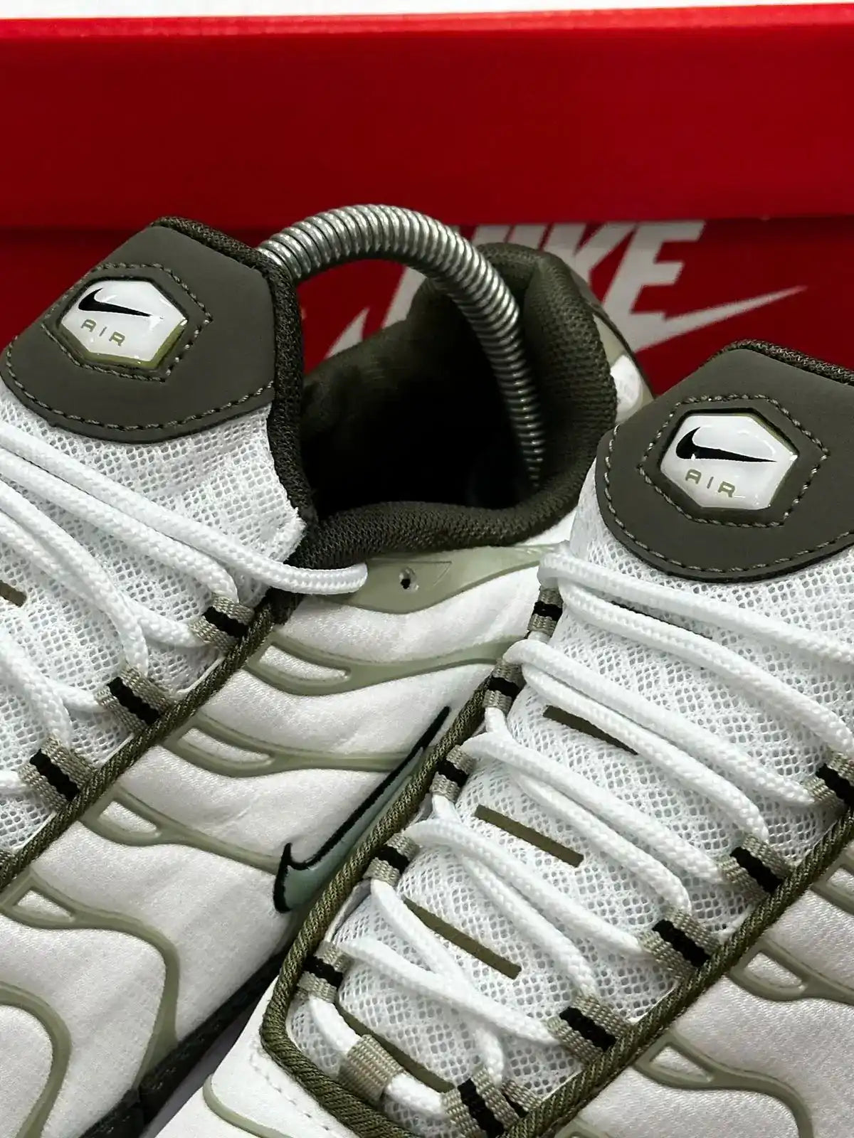 TÊNIS NK AIR MAX PLUS TN - BONE OLIVE GREEN – Boneti Store | Oficial