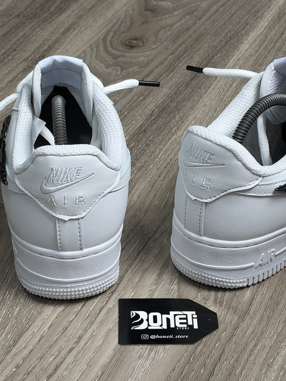 TÊNIS NK FORCE 1 LIQUID METAL SWOOSH - BRANCO