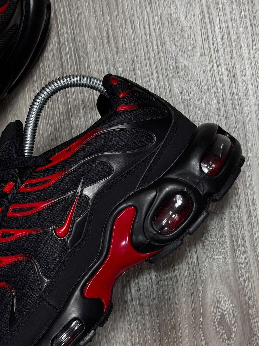 TÊNIS NK AIR MAX PLUS TN - BRED