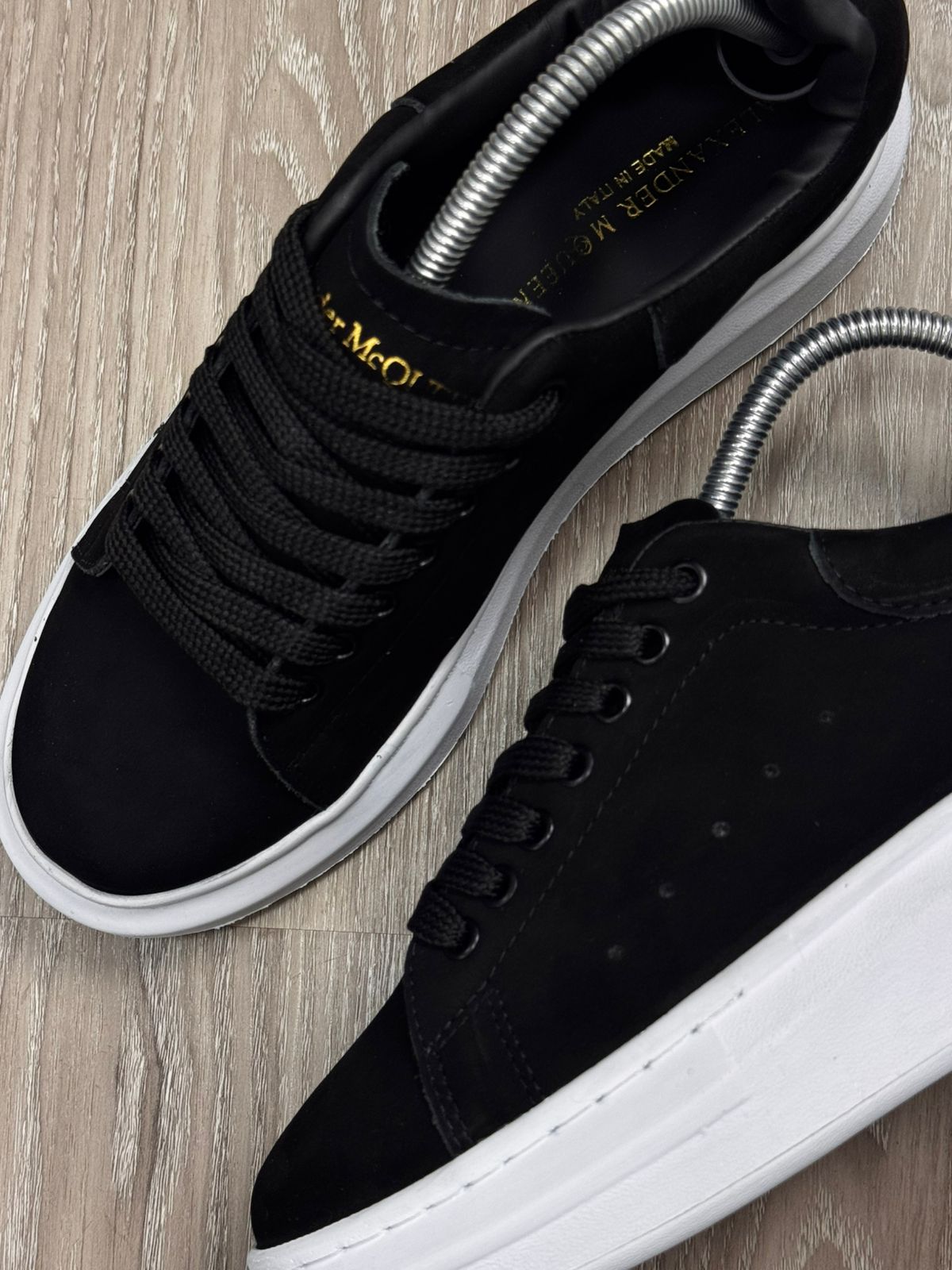 TÊNIS MCQUEEN CAMURÇA - PRETO