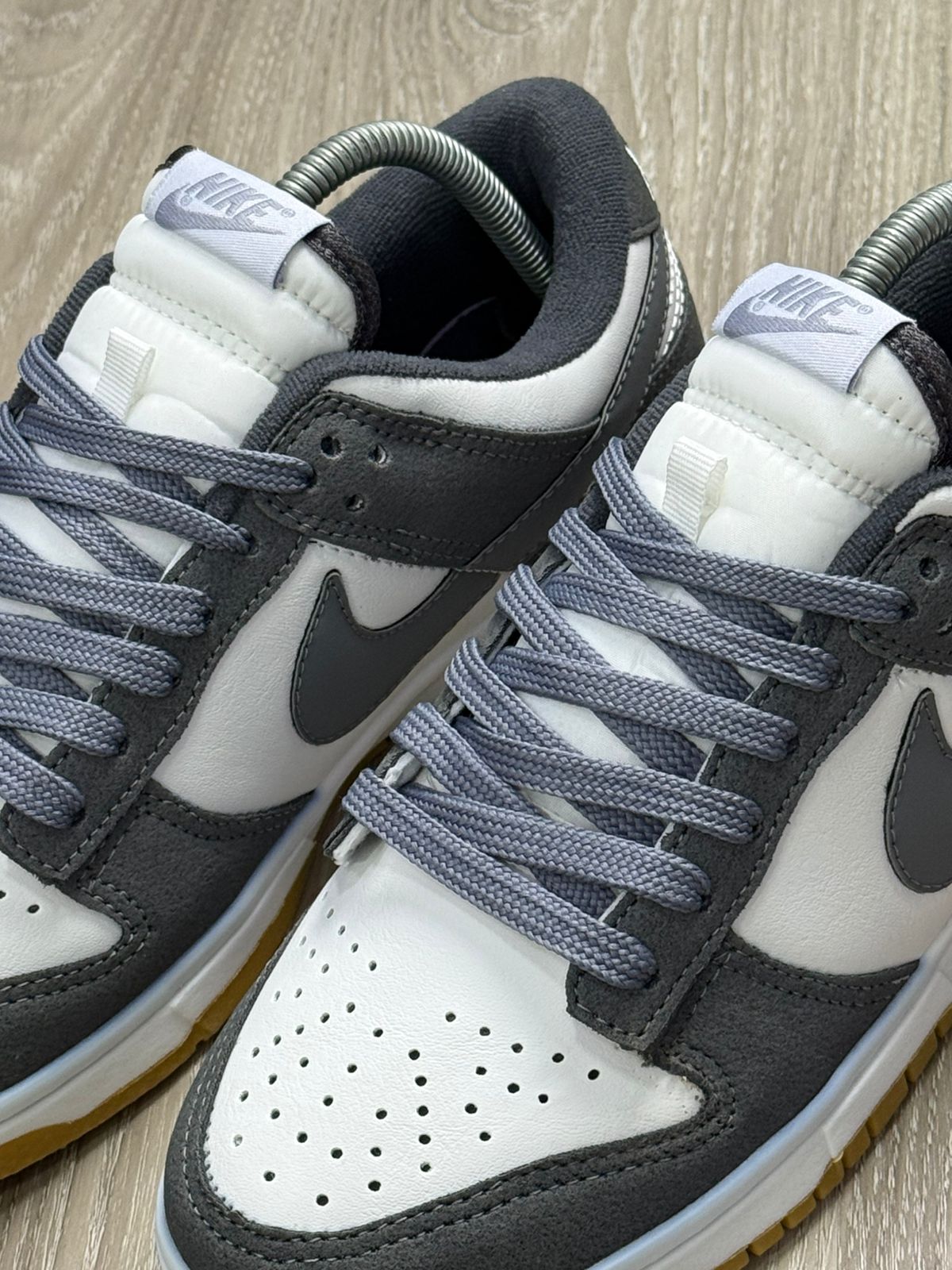 TÊNIS NK DUNK - SMOKE GREY GUM