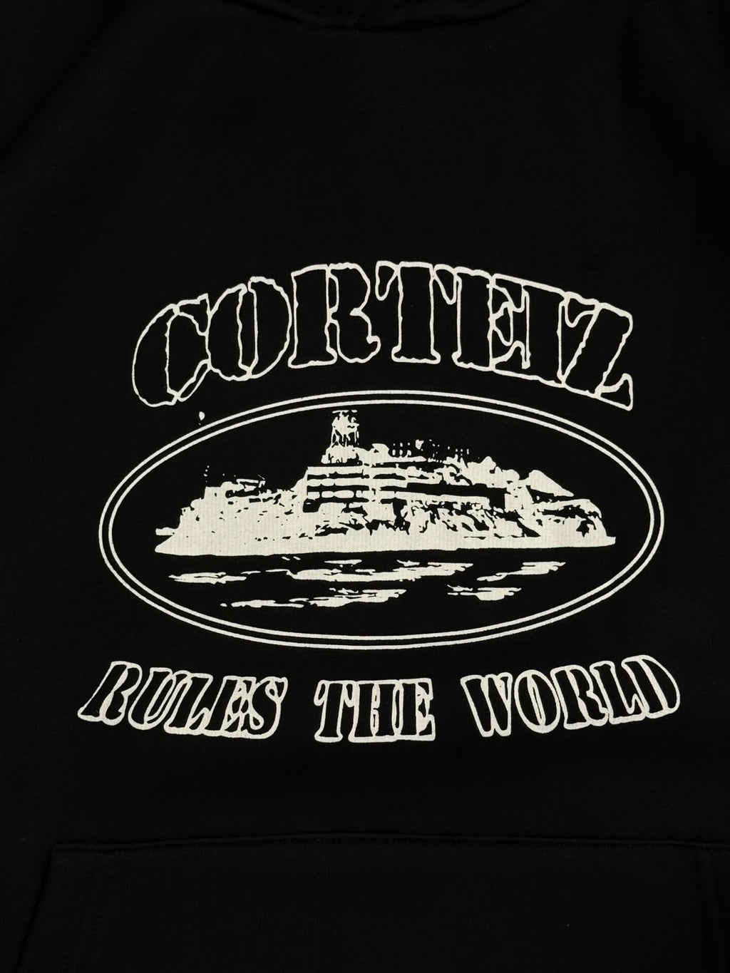MOLETOM CANGURU CORTEIZ RULES THE WORLD - PRETO