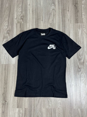 CAMISETA NK SB LOGO - PRETO