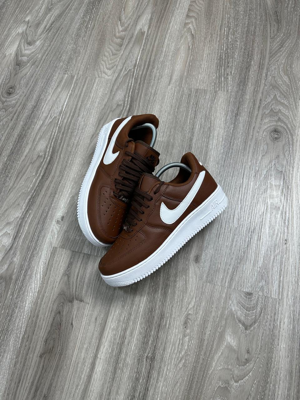 TÊNIS NIKE AIR FORCE 1 - MARROM