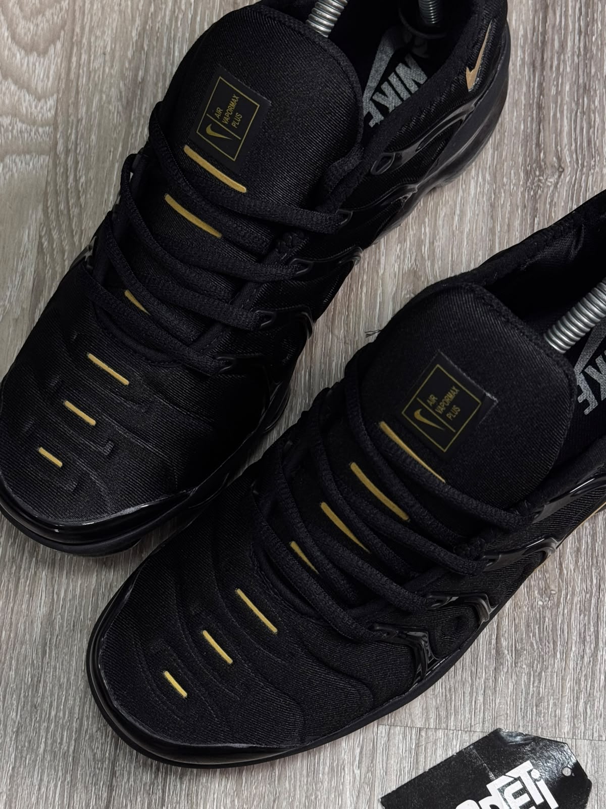 TÊNIS NK VAPORMAX PLUS - PRETO