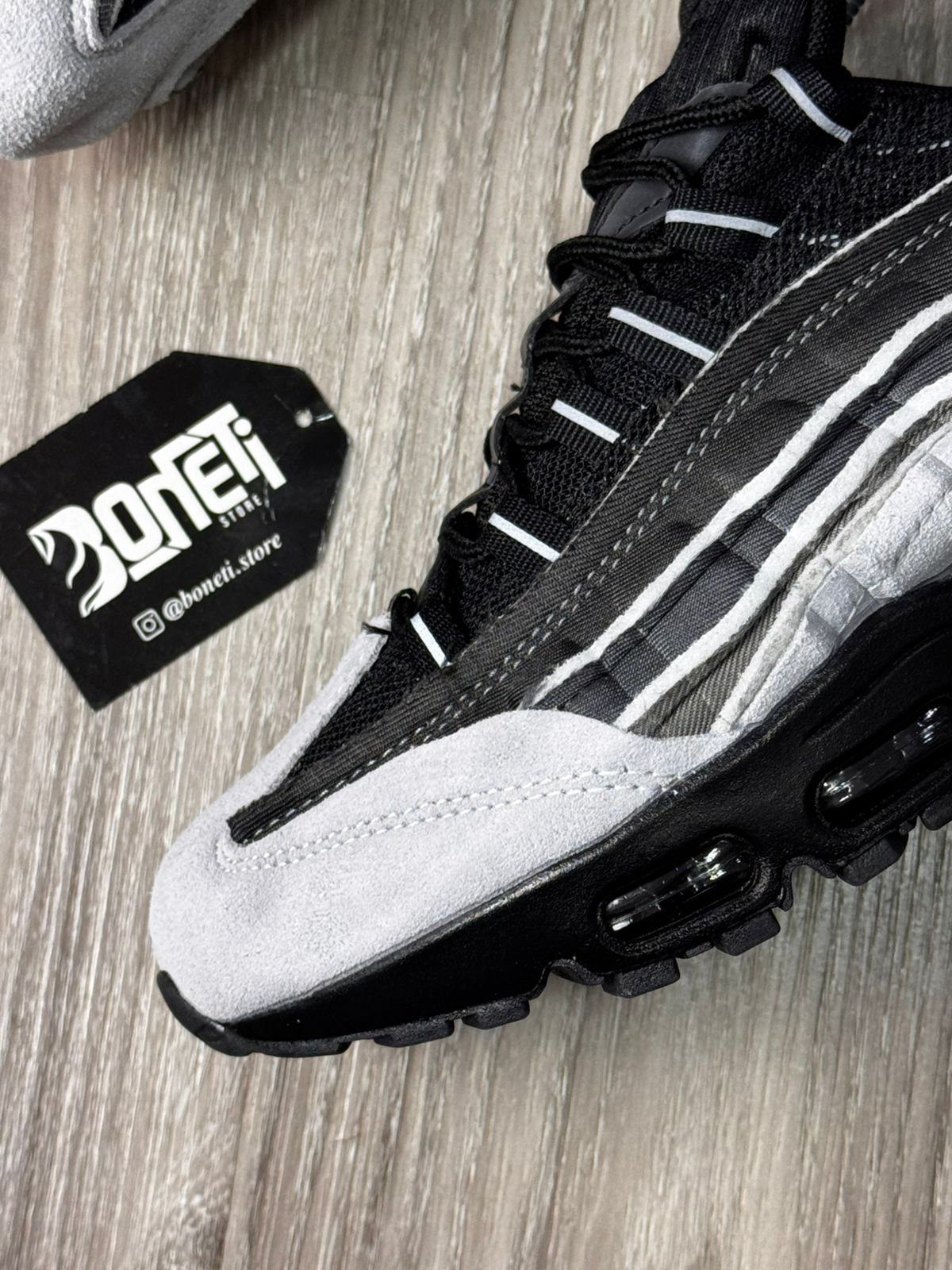 TÊNIS NK AIR MAX 95 X COMME DES GARÇONS - CINZA E PRETO