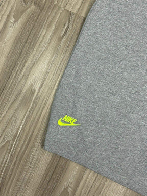 CAMISETA NK MULTI SWOOSH - CINZA