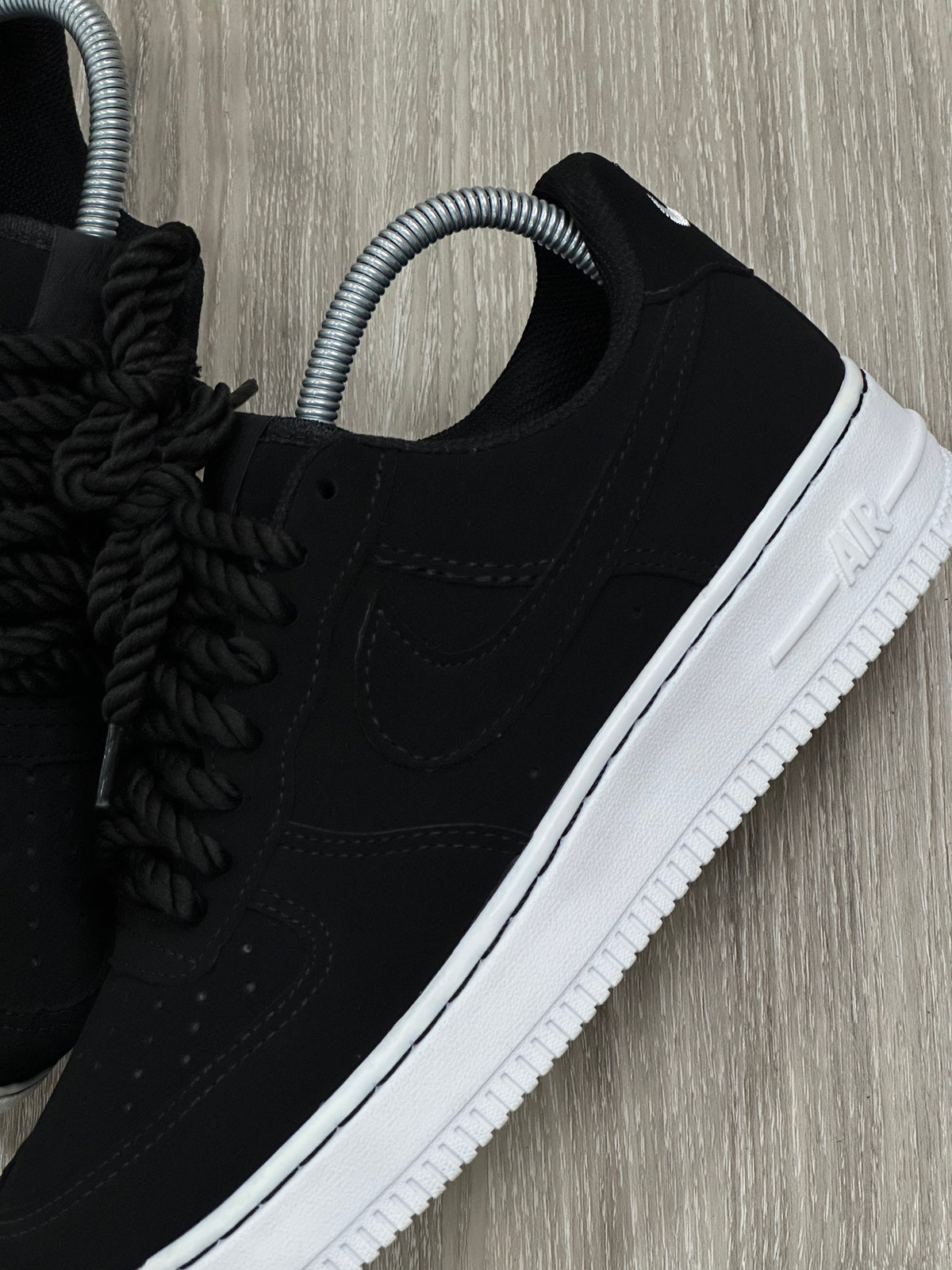 TÊNIS NK AIR FORCE 1 NOBUCK - PRETO