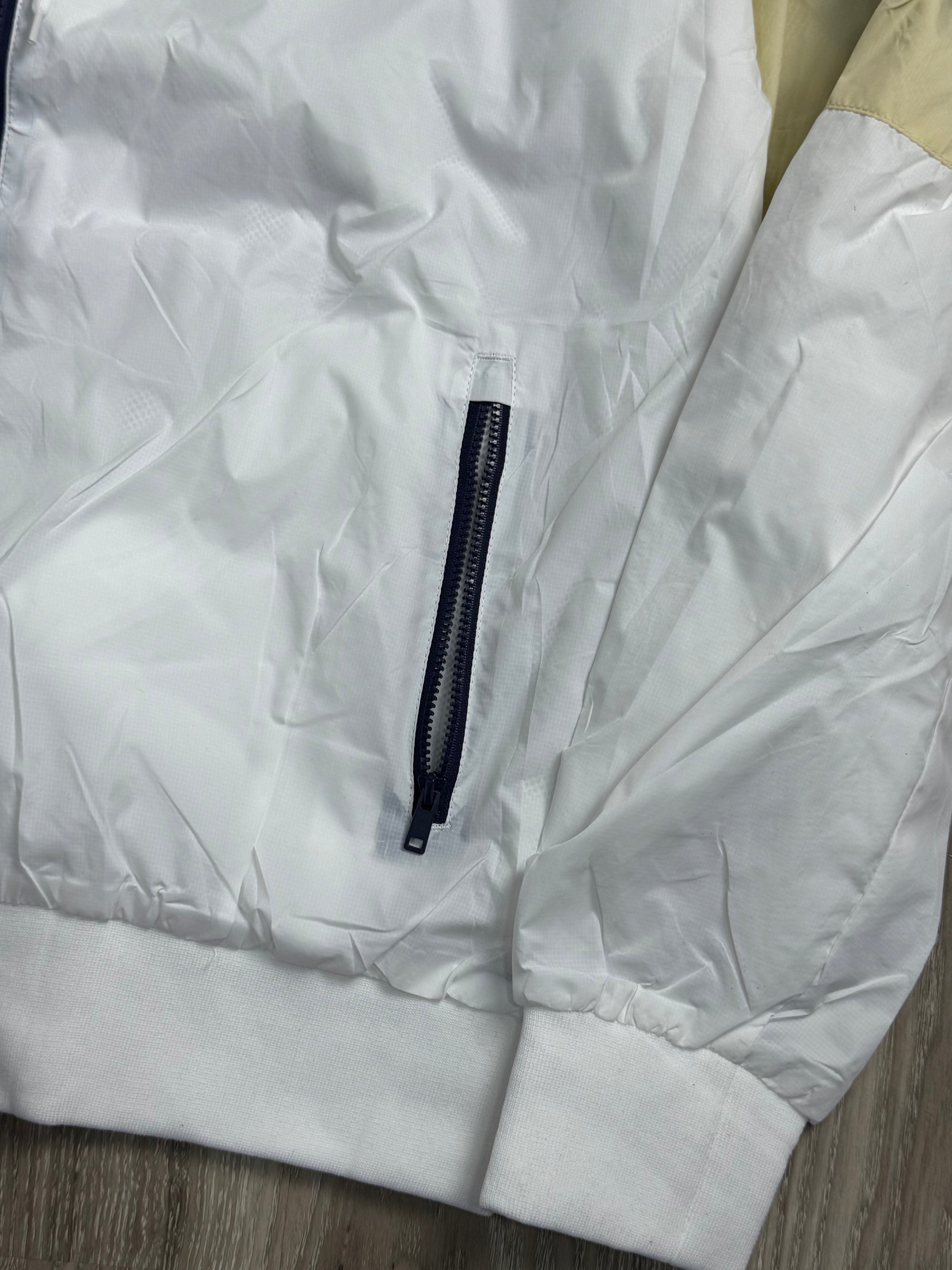 CORTA VENTO NK WINDRUNNER - CREME/AZUL