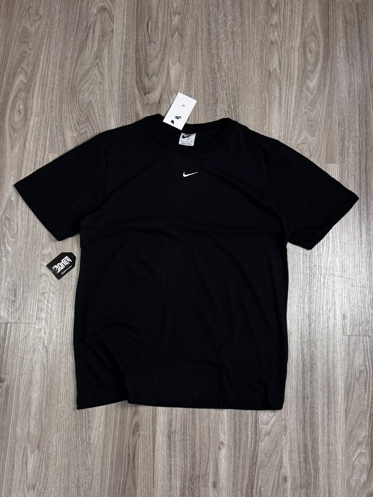 CAMISETA NK ESSENTIALS - PRETA