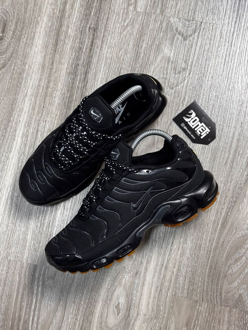 TÊNIS NK AIR MAX PLUS TN - BLACK GUM