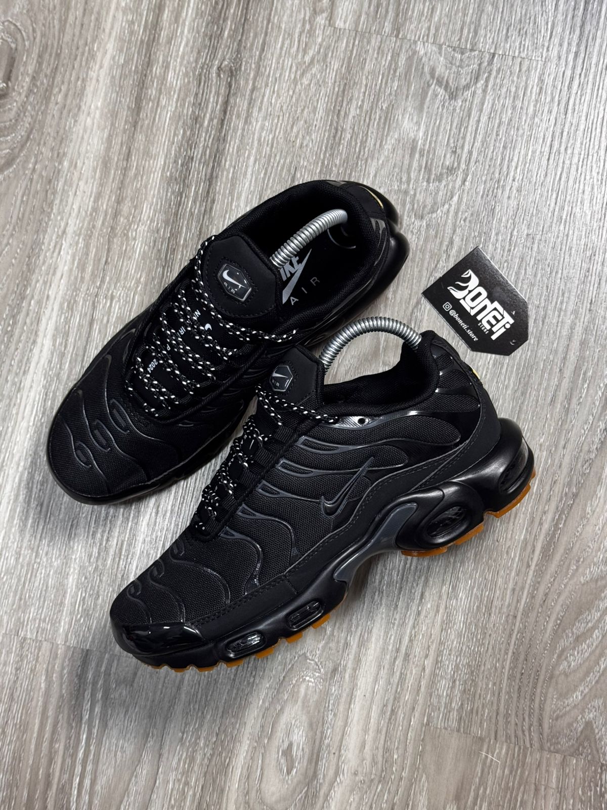 TÊNIS NK AIR MAX PLUS TN - BLACK GUM