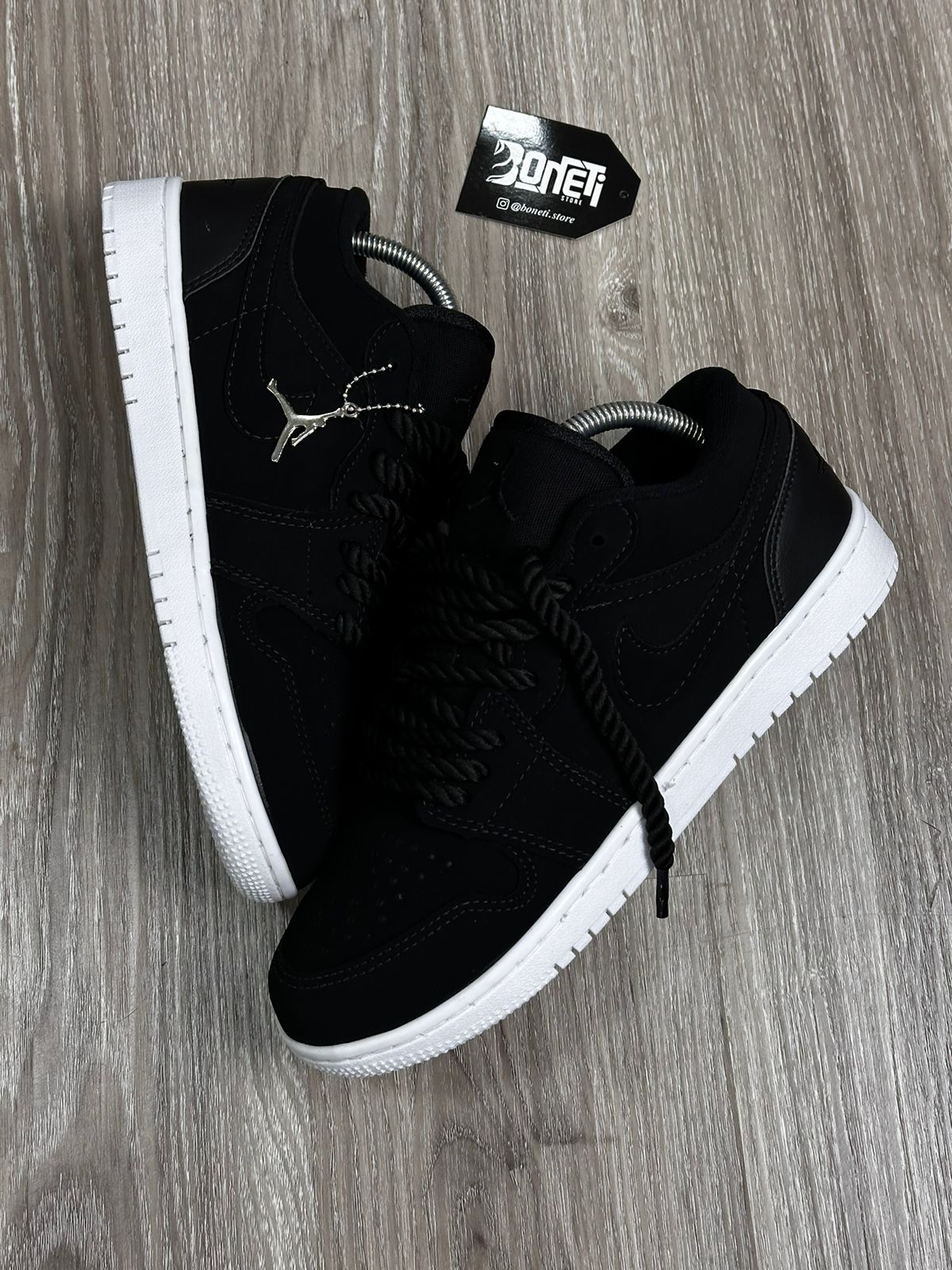 TÊNIS NK JORDAN 1 - PRETO NOBUCK