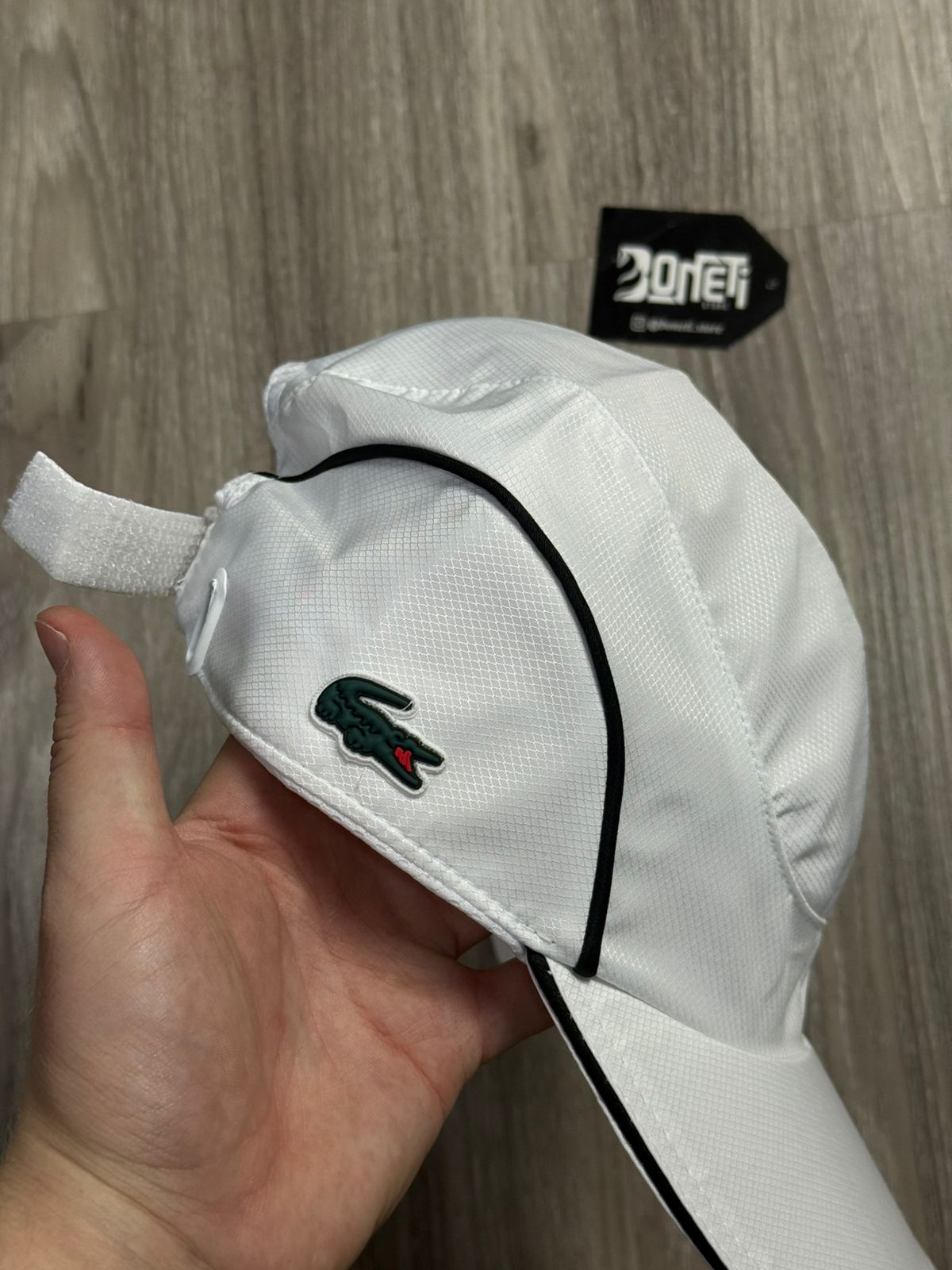 BONÉ LCST TENNIS - BRANCO LISTRA PRETA