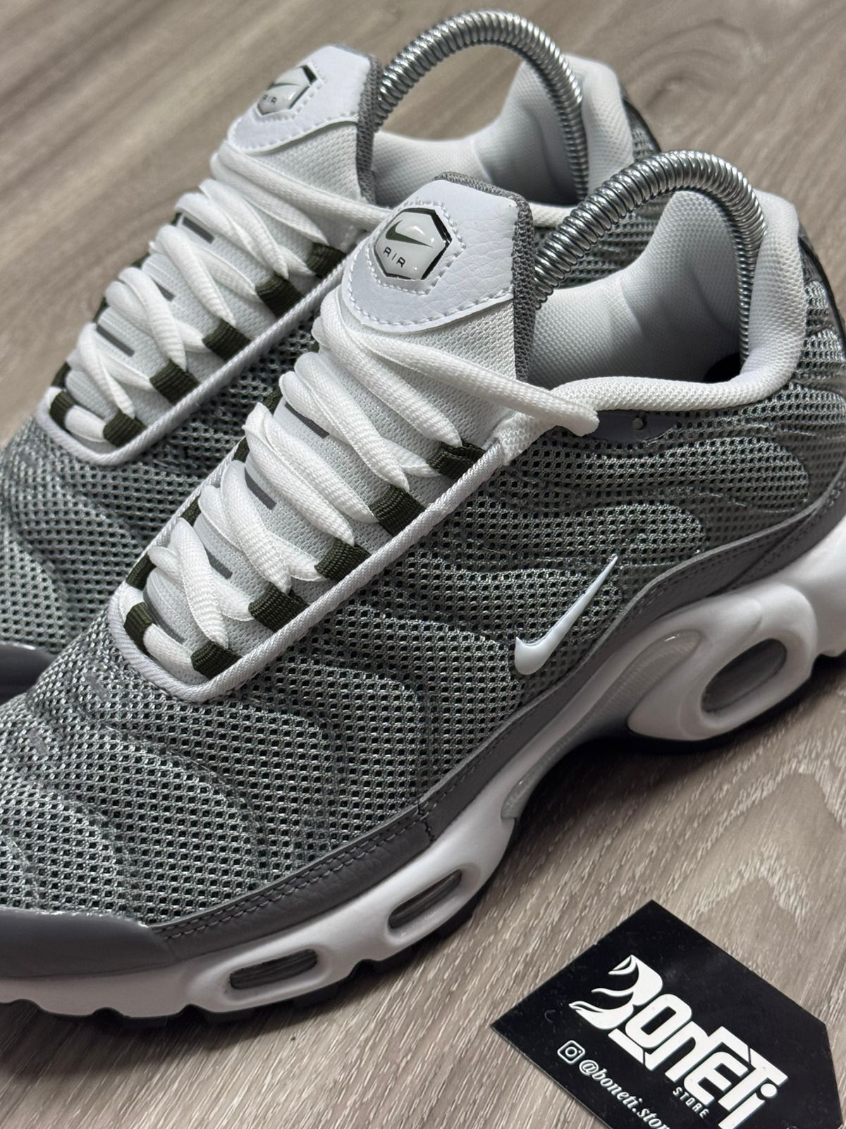 TÊNIS NK AIR MAX PLUS TN - FLAT PEWTER