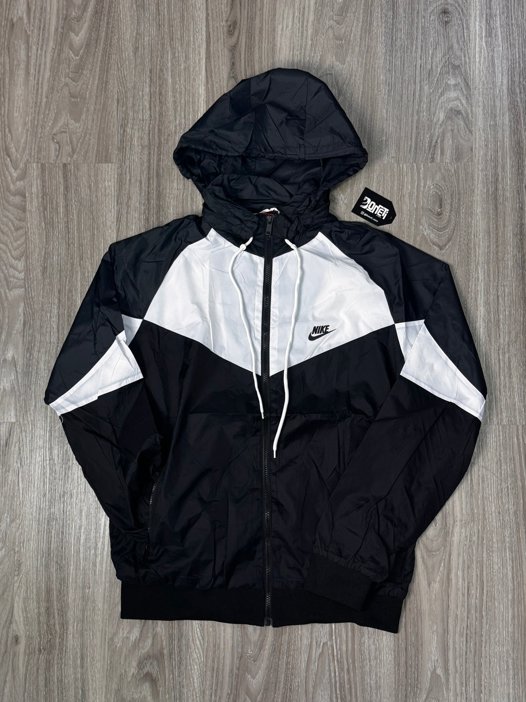 CORTA VENTO NK WINDRUNNER - PRETO/BRANCO