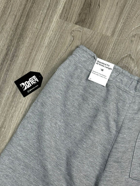 SHORTS MOLETOM NK SPORTSWEAR CLUB - CINZA