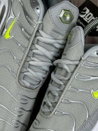 TÊNIS NK AIR MAX PLUS TN - WOLF GREEN