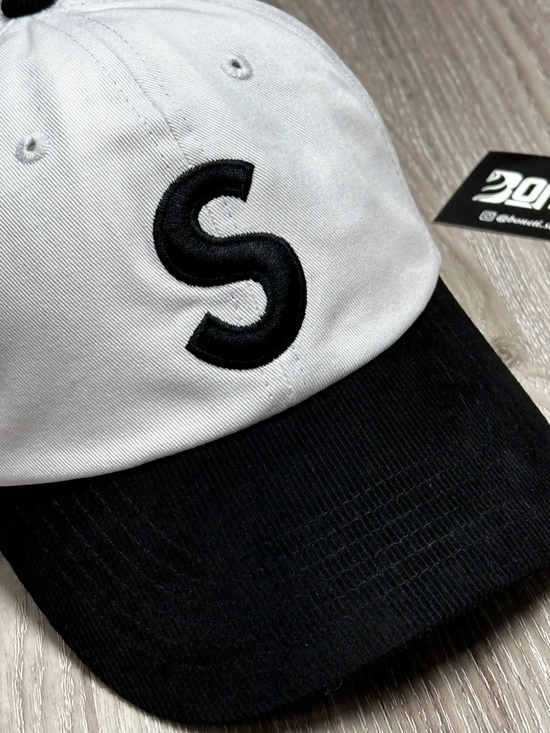 BONÉ SUP 2 - TONE S LOGO - PRETO E BRANCO