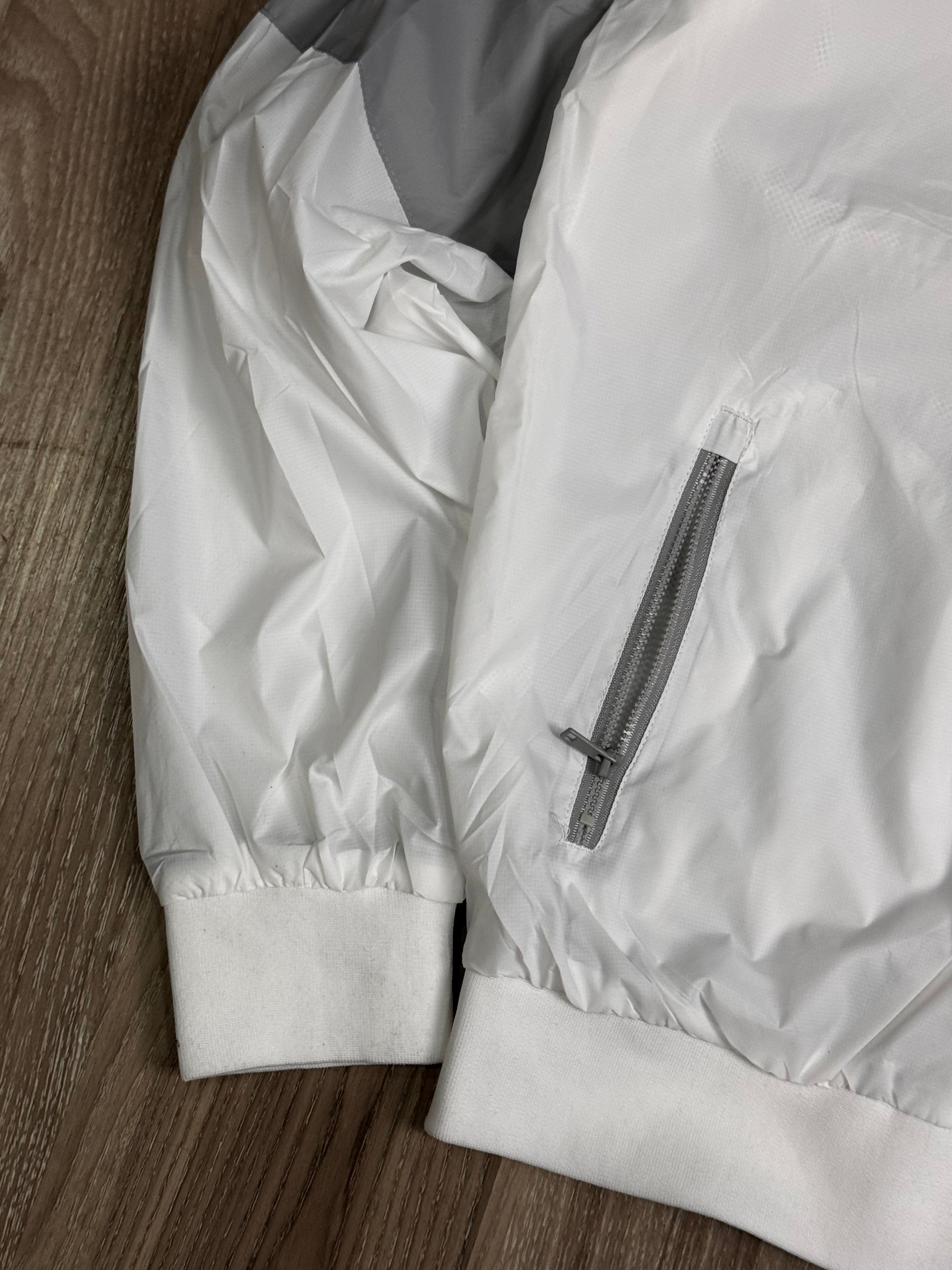 CORTA VENTO NK WINDRUNNER - BRANCO/CINZA
