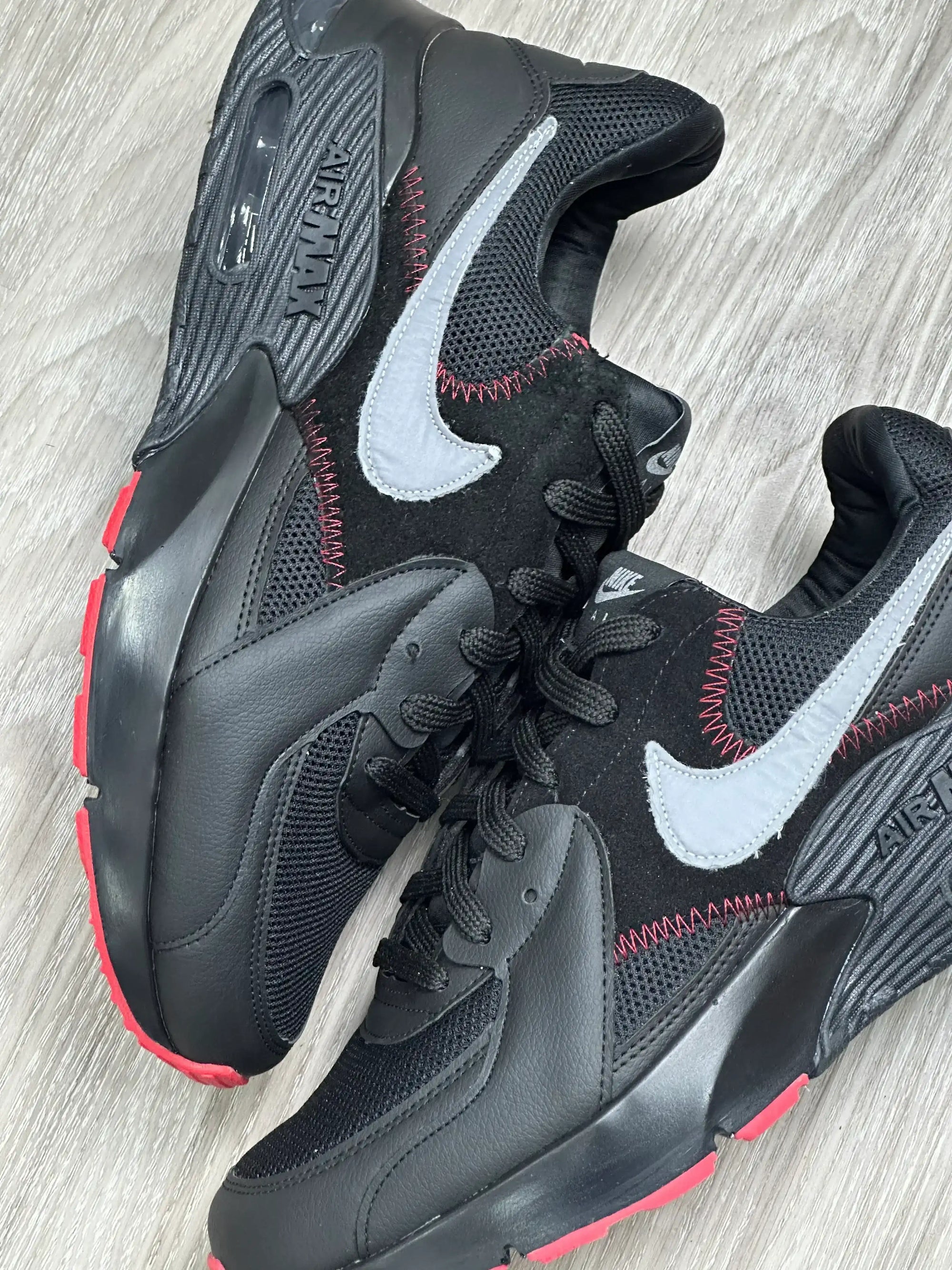 TÊNIS NK AIR MAX EXCEE - PRETO/VERMELHO