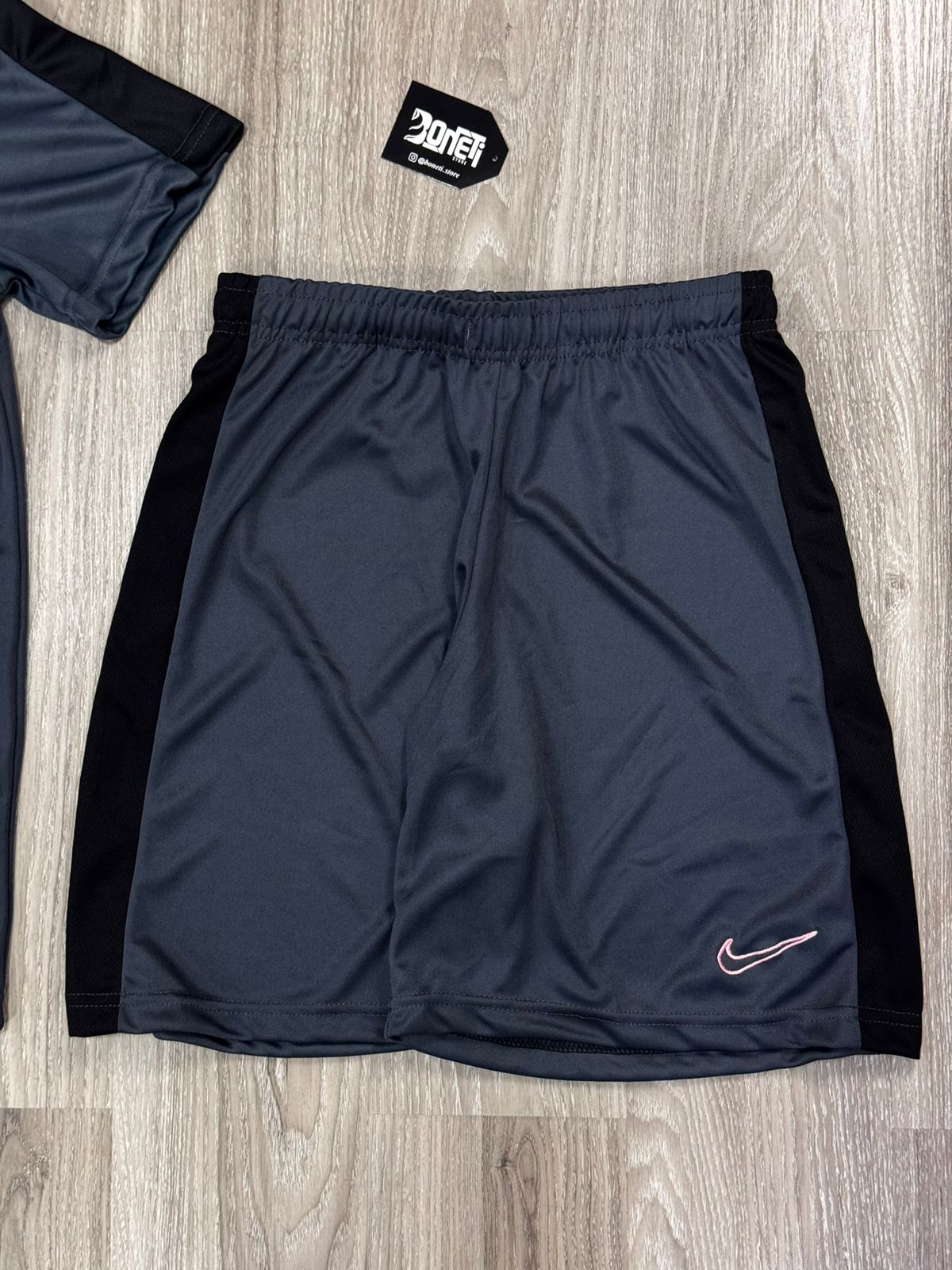 CONJUNTO NK ACADEMY 23 - CINZA LOGO ROSA