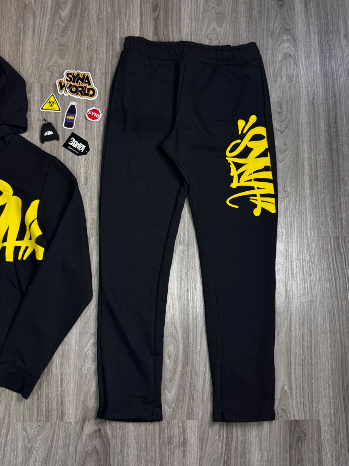 CONJUNTO SYNA WORLD WINTER MOLETOM - BLACK YELLOW