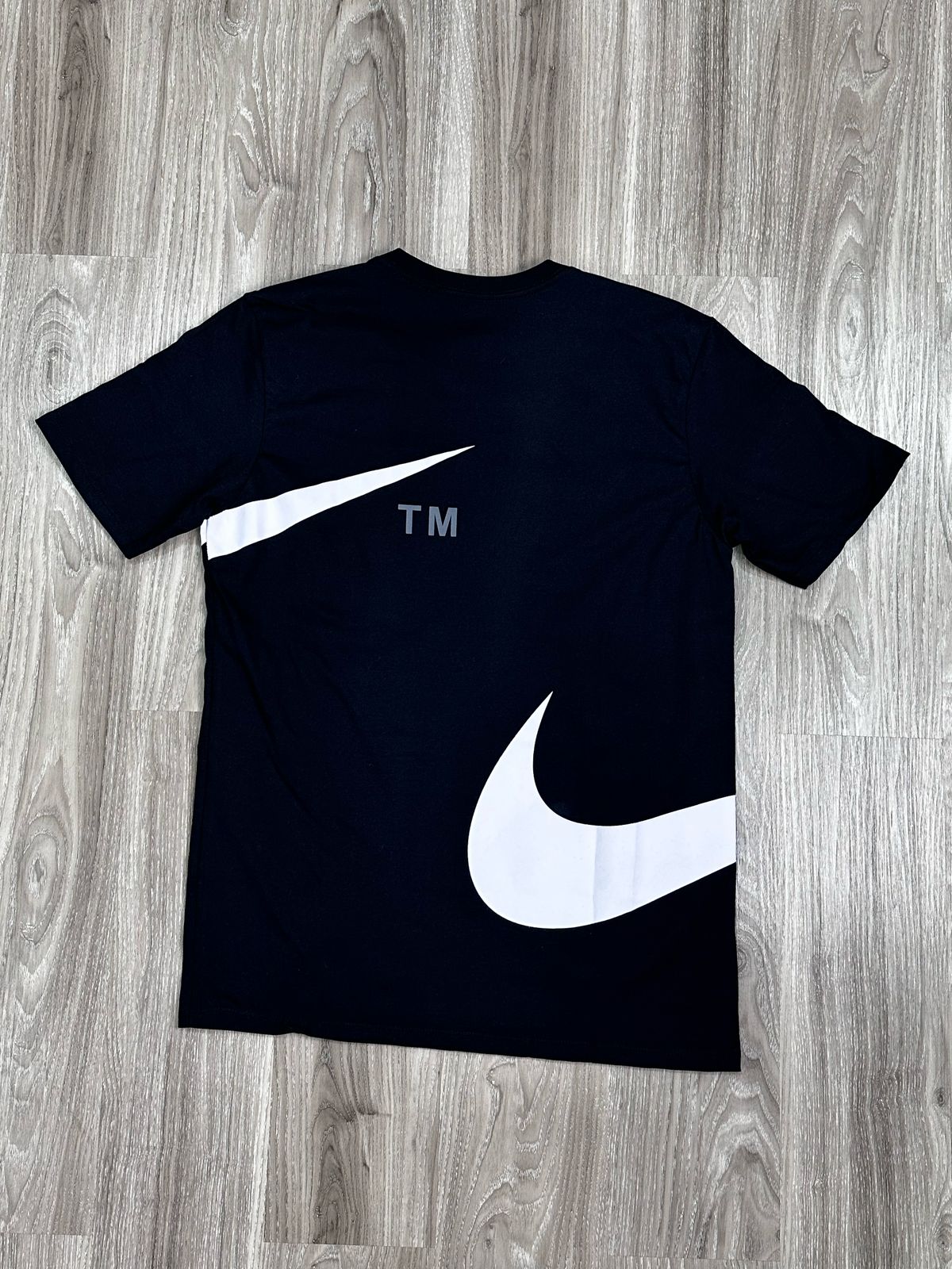 CAMISETA NK BIG SWOOSH TM - PRETA