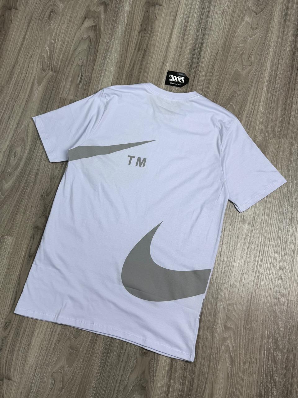 CAMISETA NK BIG SWOOSH CINZA TM - BRANCA